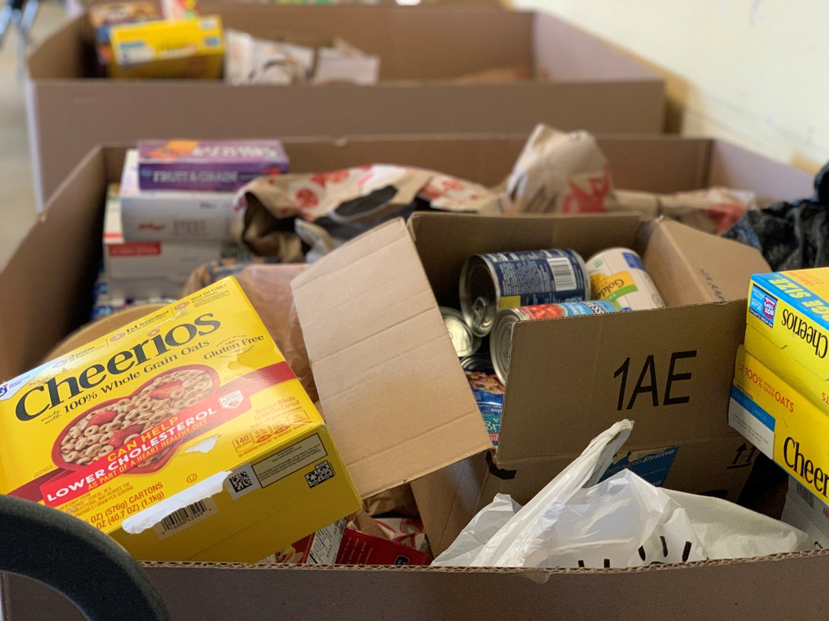 FeedMoreInc's tweet photo. From #PeanutButter to #WholeGrain snacks to canned fruit and veggies, #nonperishable donations make our world go round! Learn more about most needed items and how you can help your neighbors in need with a food donation at https://t.co/pJLXjxHrJR. #FeedMore https://t.co/N7mUxjS7h9