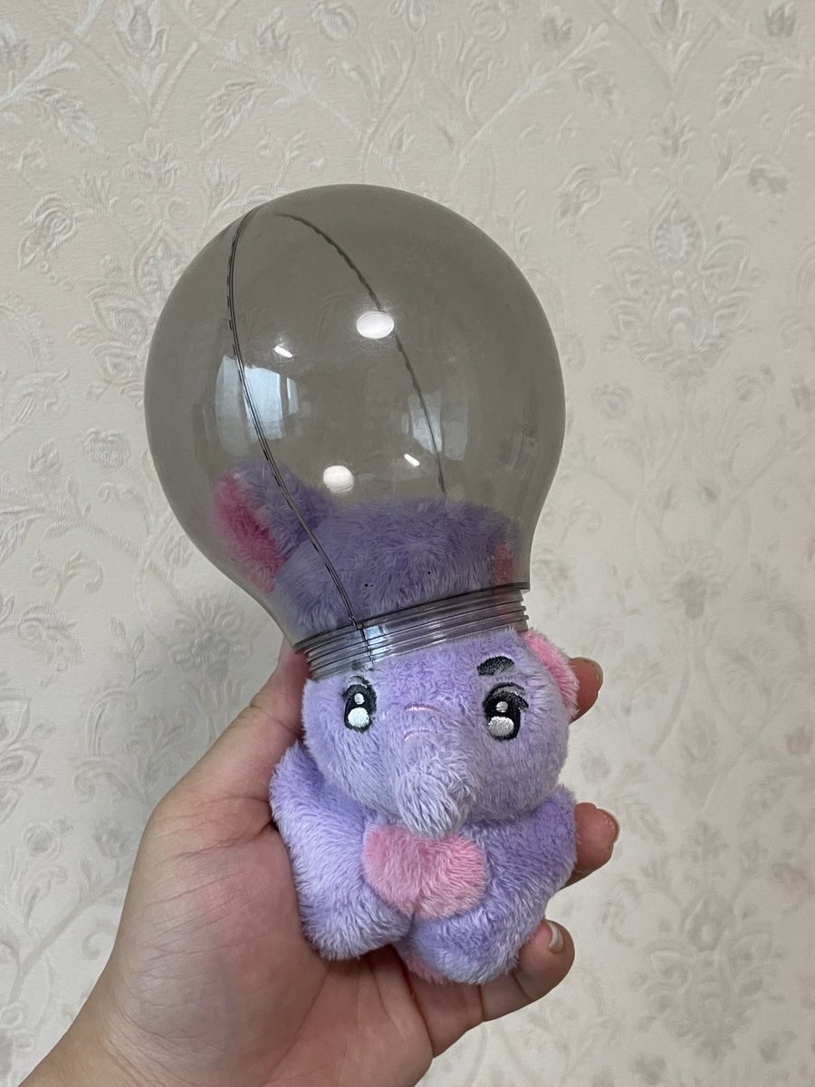 DONGBBOO's tweet photo. 동뿌가 할라봉에 들어가는지 물어보신 분이 계셔서... 넣어봤는데... 들어가긴합니다...

근데 과정이 좀 험난하고...
동뿌에게 미안한 마음이 조금 듭니다...

🥹🥹

그래도 꽉찬 동뿌가 귀엽긴 하니 시도하실 분들은 손 조심하세요!🤗💜

(파츠 안빼도 들어가긴 하는데 빼야 그나마 널널해집니다!) https://t.co/eI3qOdIlpM