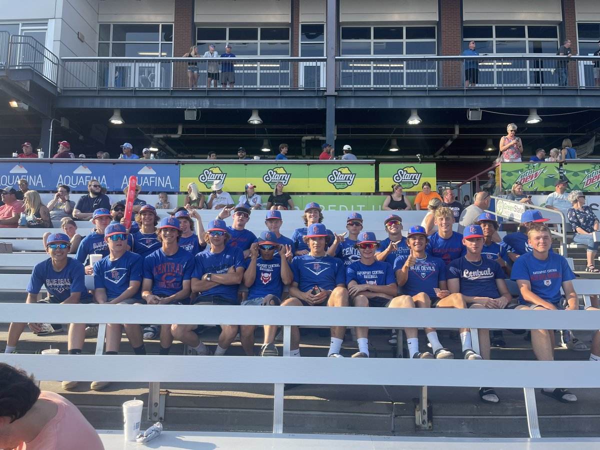 Made it to the <a href="/QCRiverBandits/">Quad Cities River Bandits</a> game tonight to watch Davenport Central Baseball Alum <a href="/BedellIan/">Ian Bedell</a> pitch a stellar game for the <a href="/peoriachiefs/">Peoria Chiefs</a>. Fun way to spend an off-night. #GoBlue