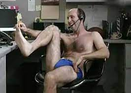 听说推特上的好多美女KOL 都是抠脚大汉假扮的，真搞不懂你们KOL圈，还有性别歧视么？