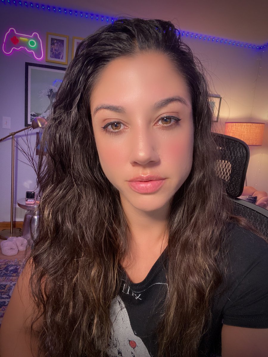 Ceara Lynch on Twitter: "Live: http://twitch.tv/cearalynch 🫠"