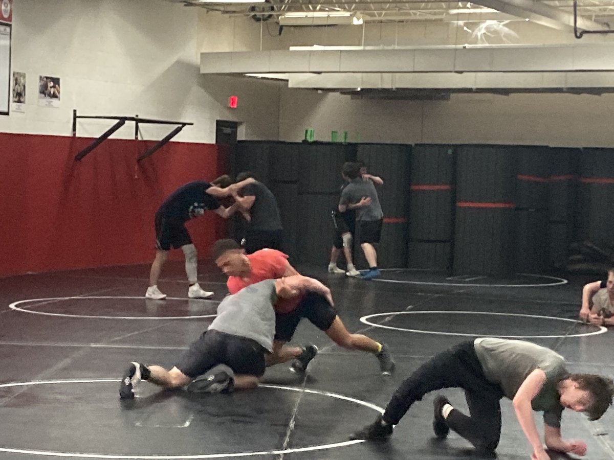 SikestonBDogs's tweet photo. Some SEMO locals getting after it tonight! https://t.co/lTpDqNgViM