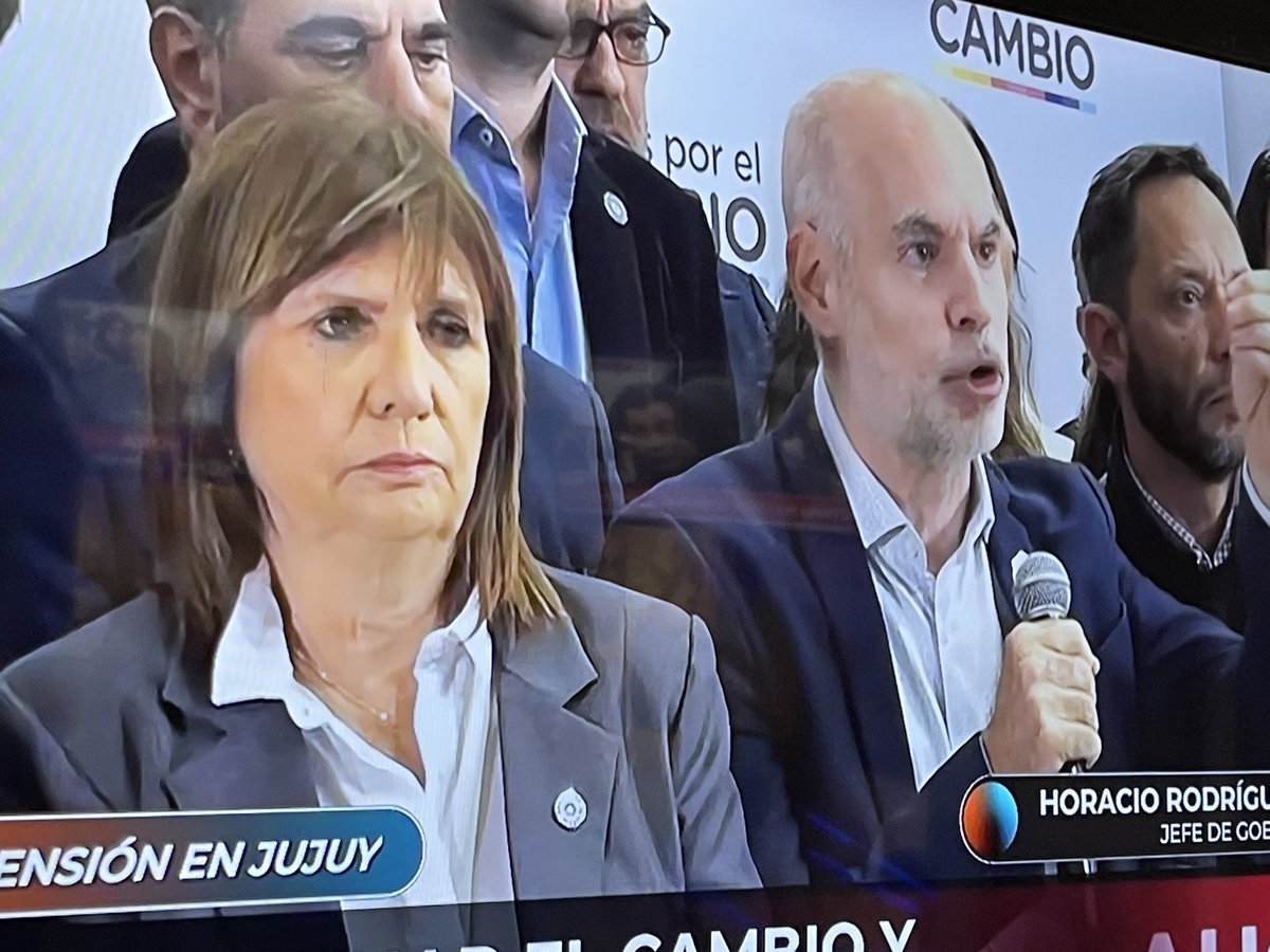 flavibru's tweet photo. Fueron claros, esto nos espera si los votan!!! 
Vuelven al tiempo, vuelven al 2001! https://t.co/pTMm8klwRw