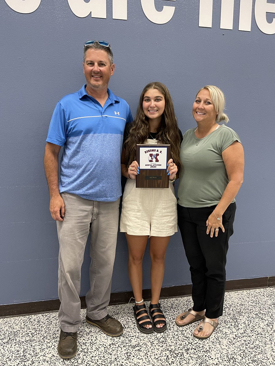 Congratulations to <a href="/HalleHelmberge1/">Halle Helmberger</a> who was awarded the 2023 Mental Attitude Award at tonight’s 🥎 banquet! Such a great example of positivity and a great teammate! Way to go, Halle! ❤️🥎💙 <a href="/KHSKatsCoach/">Principal Susong</a> <a href="/THelmberger/">tenicia helmberger</a>