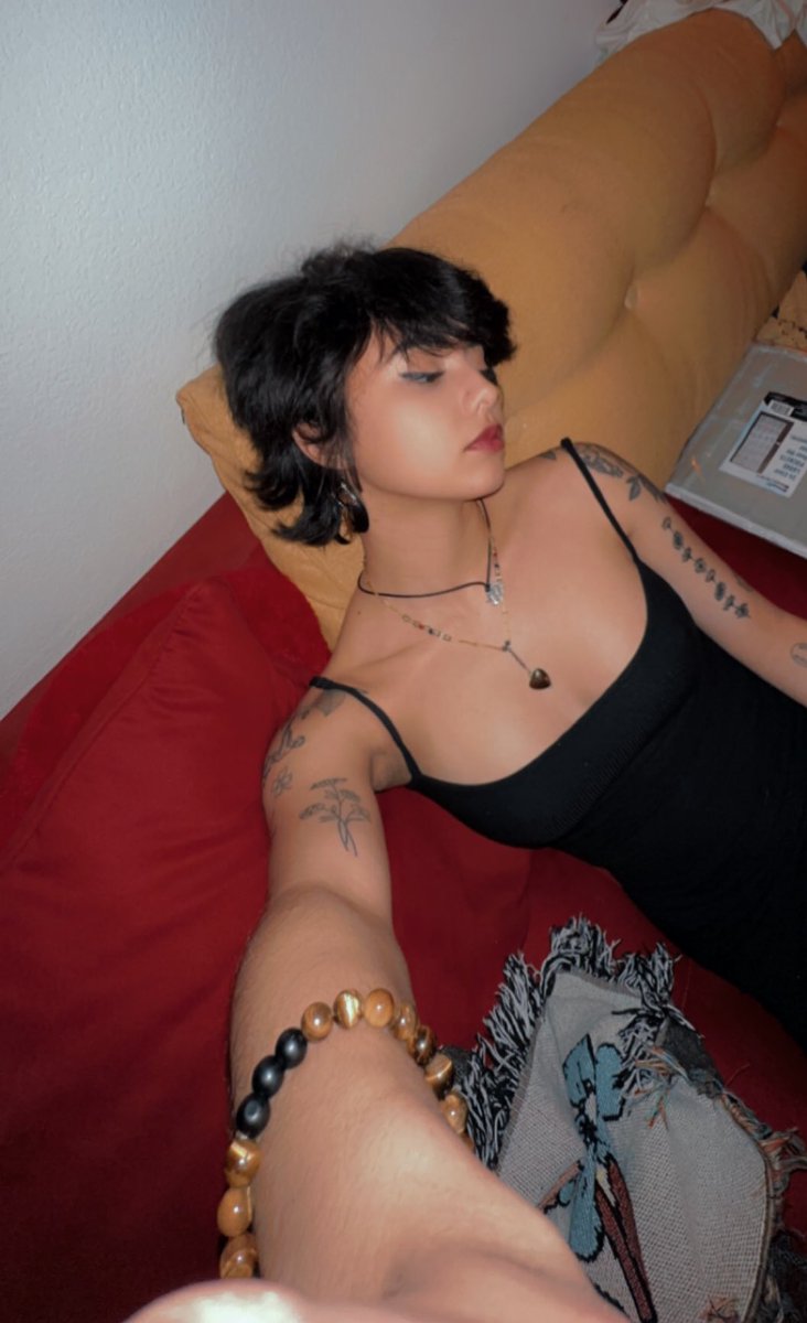 𝒟𝑒𝓈𝒾𝓇𝑒 on Twitter: "RT @shea_briar: 🧝‍♀️ or no?"