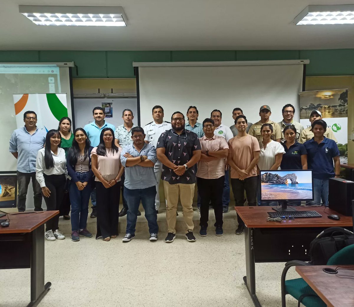 FondaguaEc's tweet photo. Hoy se realizó el primer día del taller denominado "Uso y las aplicaciones de la plataforma Global Mangrove Watch” en @espol  🌳💻

En este taller se encuentran participando administradores de áreas protegidas marino costeras, autoridades, academia y ONGs. https://t.co/m476PDlGLQ