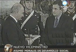 RENACEarg's tweet photo. Los mismos que reprimieron y hambrearon al pueblo en el 2001 y durante el gobierno de Mauricio Macri, hoy censuran al pueblo jujeño con balas y gases lacrimógenos. Siempre con el mismo fin: gobernar para los poderosos, escondidos detrás de los medios de comunicación hegemónicos. https://t.co/2QtvgiZb7p