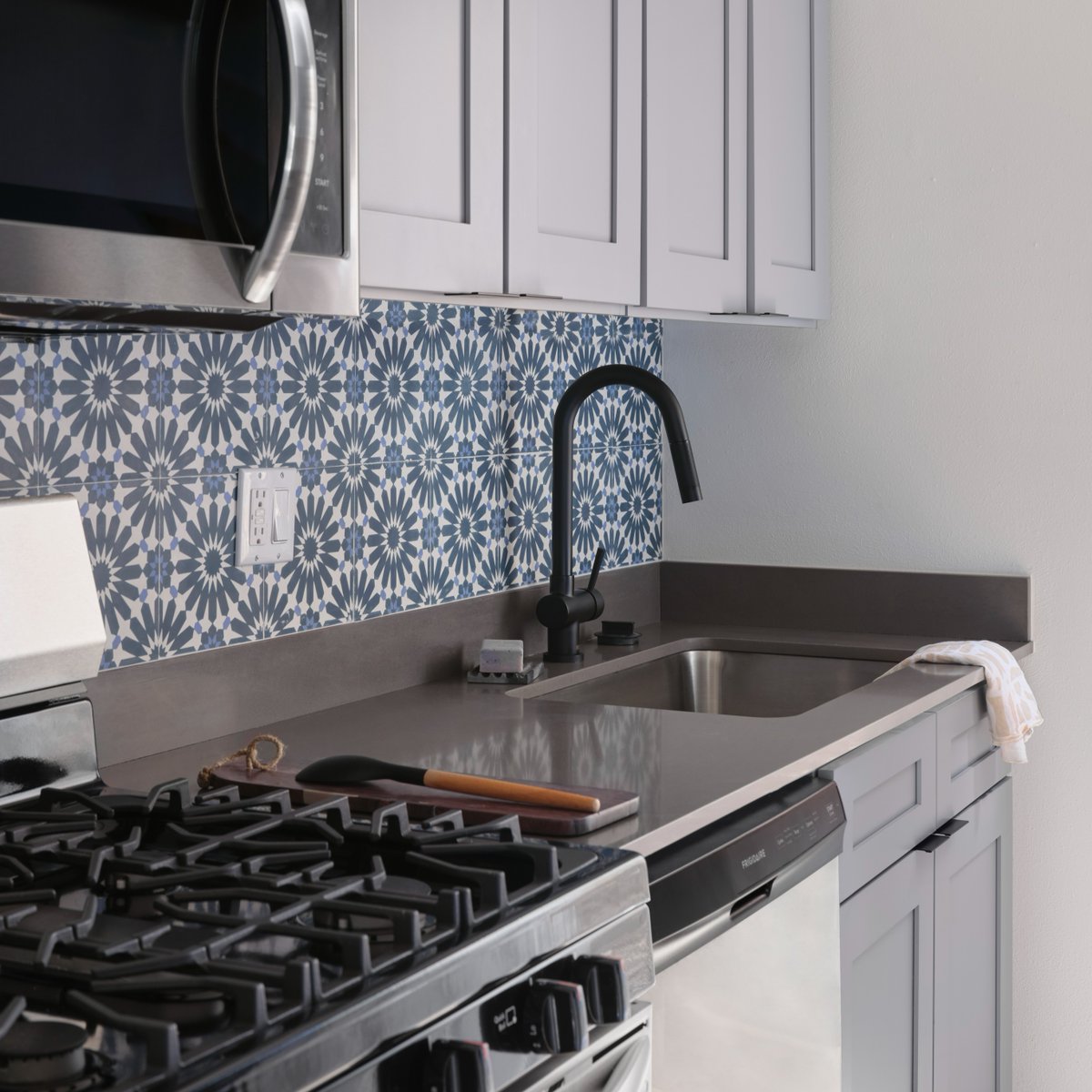 TheQuarterTX's tweet photo. Great for snacks, feasts, and everything in between. https://t.co/Z8dMqWMhaq