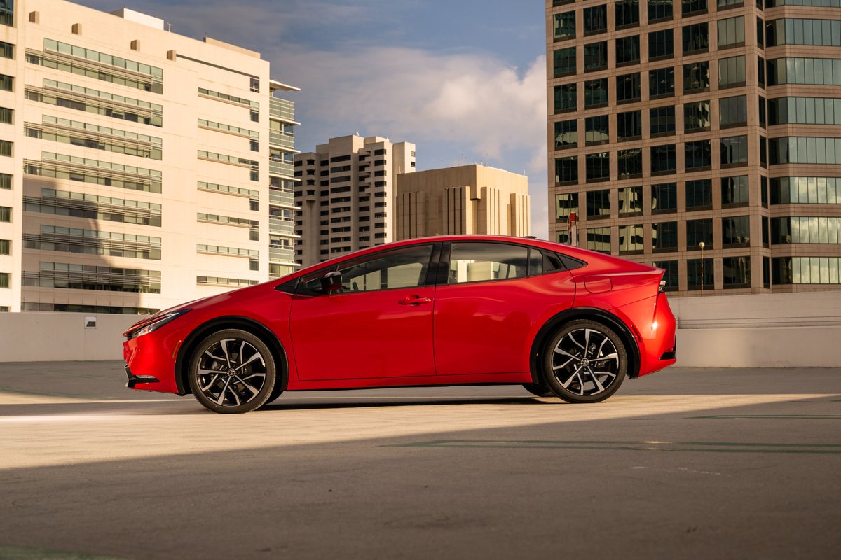 Quiero_Auto's tweet photo. @Toyota Prius 2023 desde los  $469,900 MXN para la versión Base y de $543,900 MXN para la Premium.

 7 bolsas de aire en sus dos versiones y algo que genera polémica; rines de acero 17" con tapón en las 2 versiones.
https://t.co/5JVI330CYD https://t.co/OfCH5dSSLU