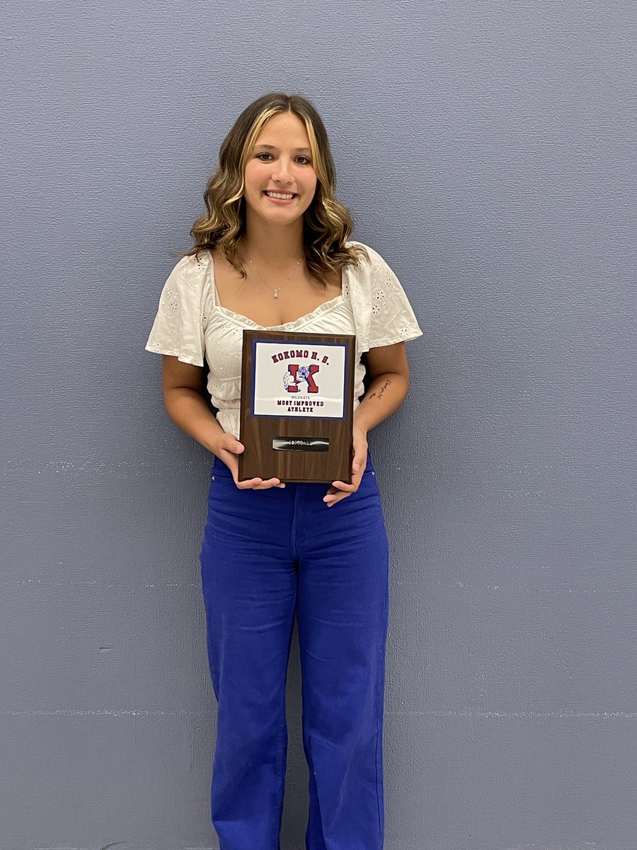The Most Improved Award recipients for the 2023 🥎LadyKats were <a href="/DaniTate_/">Dani</a> and <a href="/Liliana_L_09/">Liliana</a> ! They were both a joy to watch this year! Your hard work is paying off! ❤️🥎💙 <a href="/KHSKatsCoach/">Principal Susong</a>
