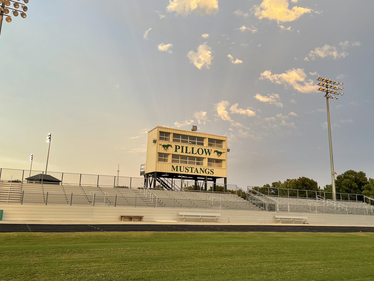 🏈🐎Don’t forget next week is football camp for upcoming 4th - 6th graders. June 26th-28th from 1:00 - 3:00 p.m. $75 and bring water! Click on the link below to print the form and bring it with you to camp. 

4.files.edl.io/71c1/05/11/23/…
