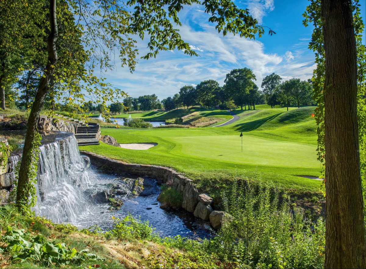Who doesn't enjoy a day out in the sun playing golf? Visit our very own @GreatRiver_Golf in Milford!

#WeAreSHU #SHUViews