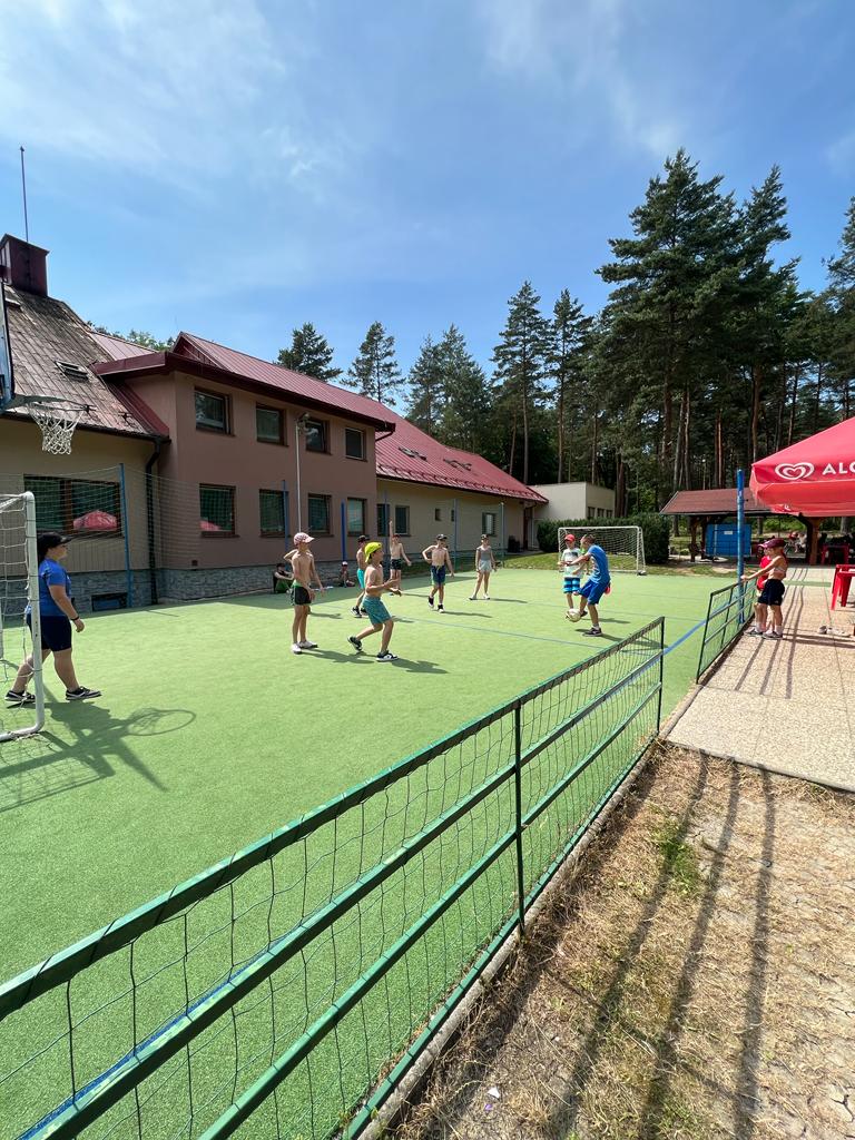 Dnes sa deťom splnil sen a zahájili letnú kúpaciu  sezónu.  Prišla aj pani poštárka, tak sme sa potešili....ďakujeme za krásne slová.