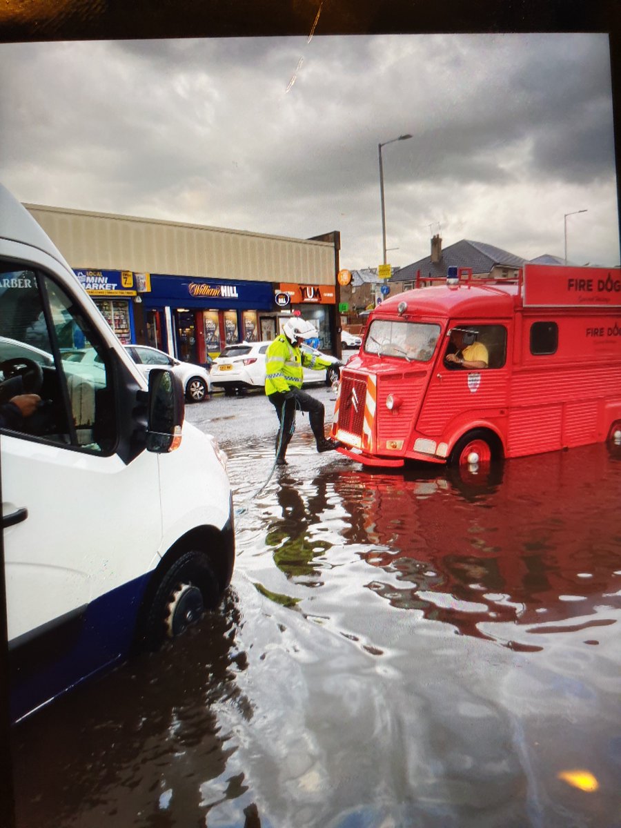 The #NationalMotorcycleUnit are supporting @PSOSGreaterGlas at #HampdenStadium where the @ScotlandNT are playing Georgia in a #Euro24 Qualifier. The NMU Inspector even 'waded in' to help...literally 🐟

#WhereHasTheGoodWeatherWent #SCOGEO