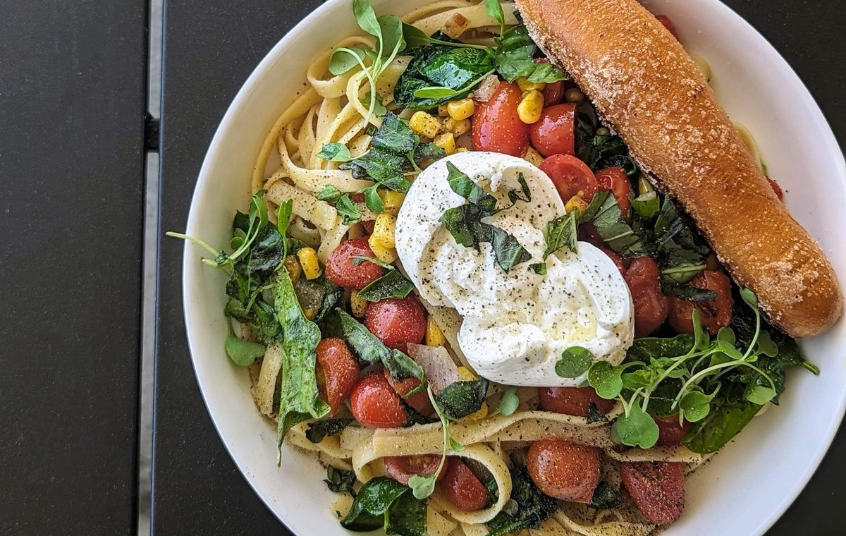 SUMMER PASTA specials this week!

Featuring fettuccine noodles, tomatoes, corn, red onions, arugula, basil, garlic butter sauce topped with creamy baratta. 

Taproom is open until 11pm!