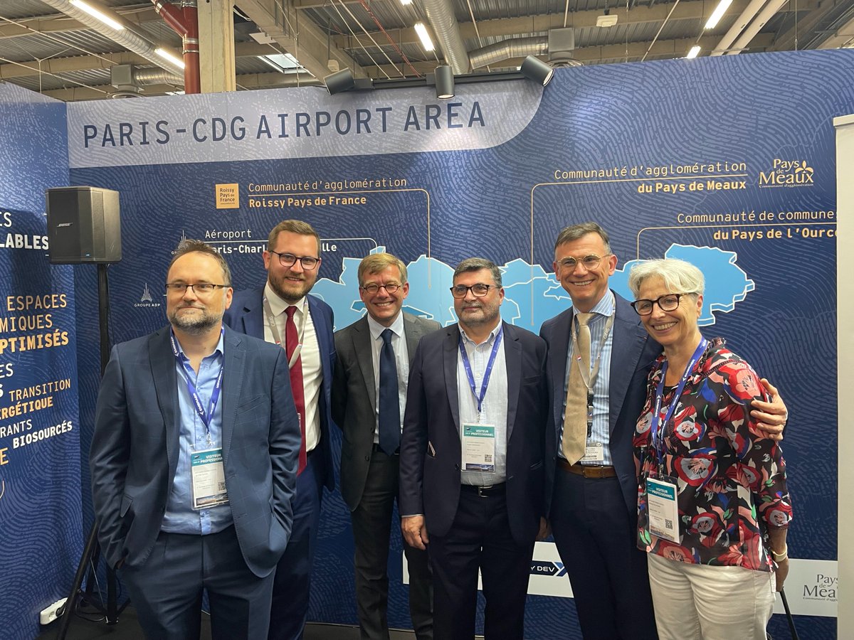terresdenvol's tweet photo. #SIAE2023 l 🛫 Aujourd’hui, inauguration du stand commun avec  @RoissyDev et @GIP_RoissyMeaux au @salondubourget, en présence des partenaires.

Une première pour présenter Paris-CDG Airport Area, un territoire majeur  de @iledefrance en matière aéronautique et aéroportuaire. https://t.co/hor0Sy3Uk5