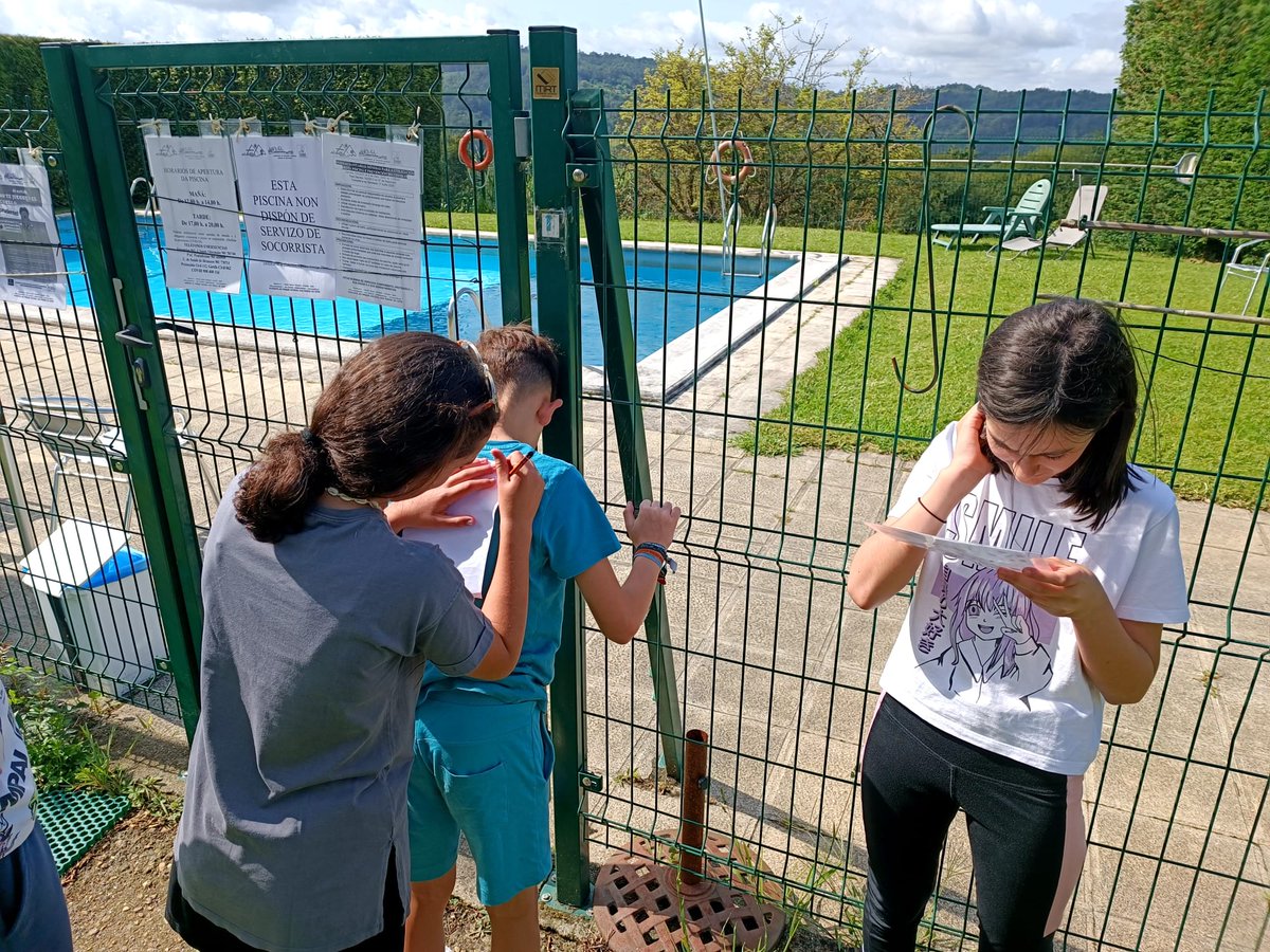 LaSalleFerrol's tweet photo. ¡2° día en #Alvarella superado con éxito! Los chicos/as de 5° y 6° han aprendido hoy un montón sobre energías renovables...¡Hasta han hecho magdalenas en un horno solar! En el huerto de hierbas aromáticas han recogido sus olores favoritos y han hecho ambientadores. https://t.co/lrsVxwIpYW