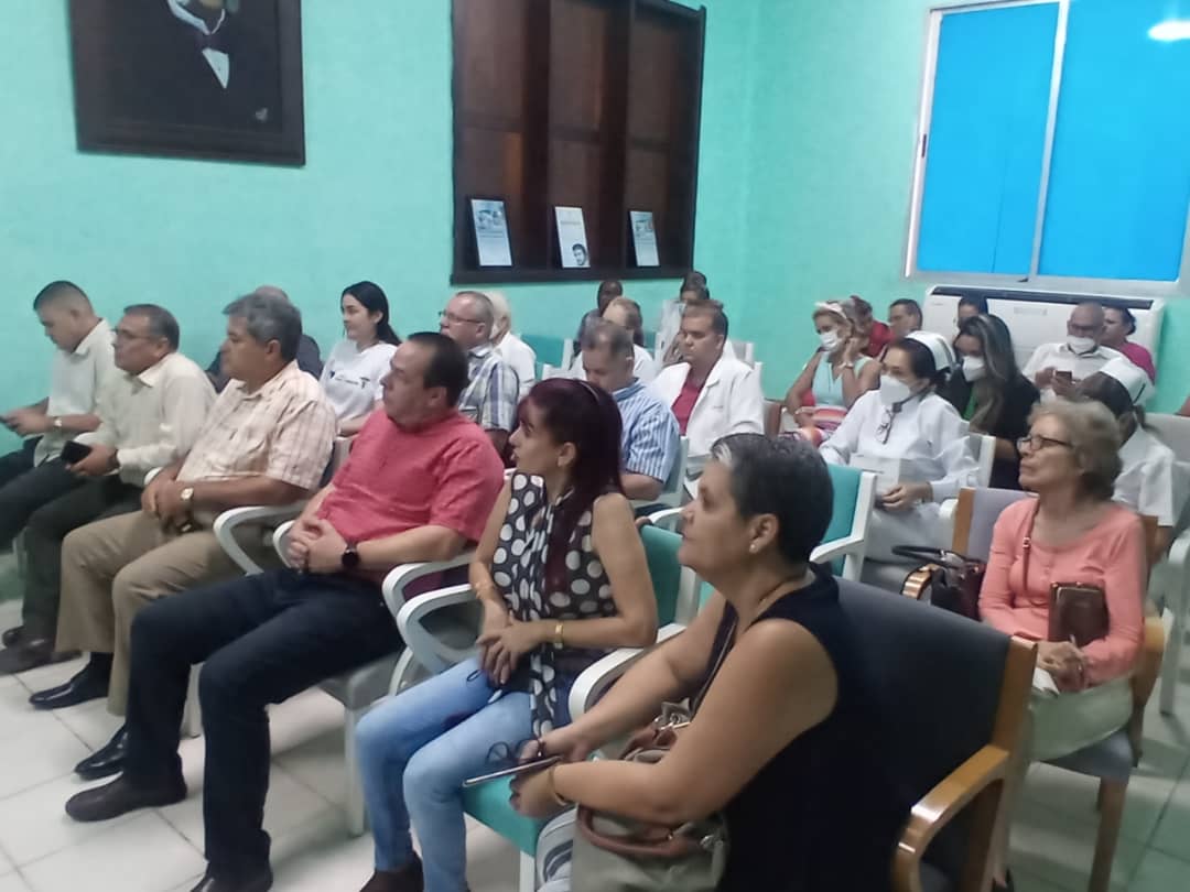 El titular cubano de Salud <a href="/japortalmiranda/">José Angel Portal Miranda</a> recorre el Hospital Ginecobstétrico "Ana Betancourt de Mora", de la provincia de Camagüey. En intercambio con directivos y trabajadores aborda acerca de la situación del Programa Materno Infantil 🤰👶y sus prioridades. 

#CubaPorLaVida