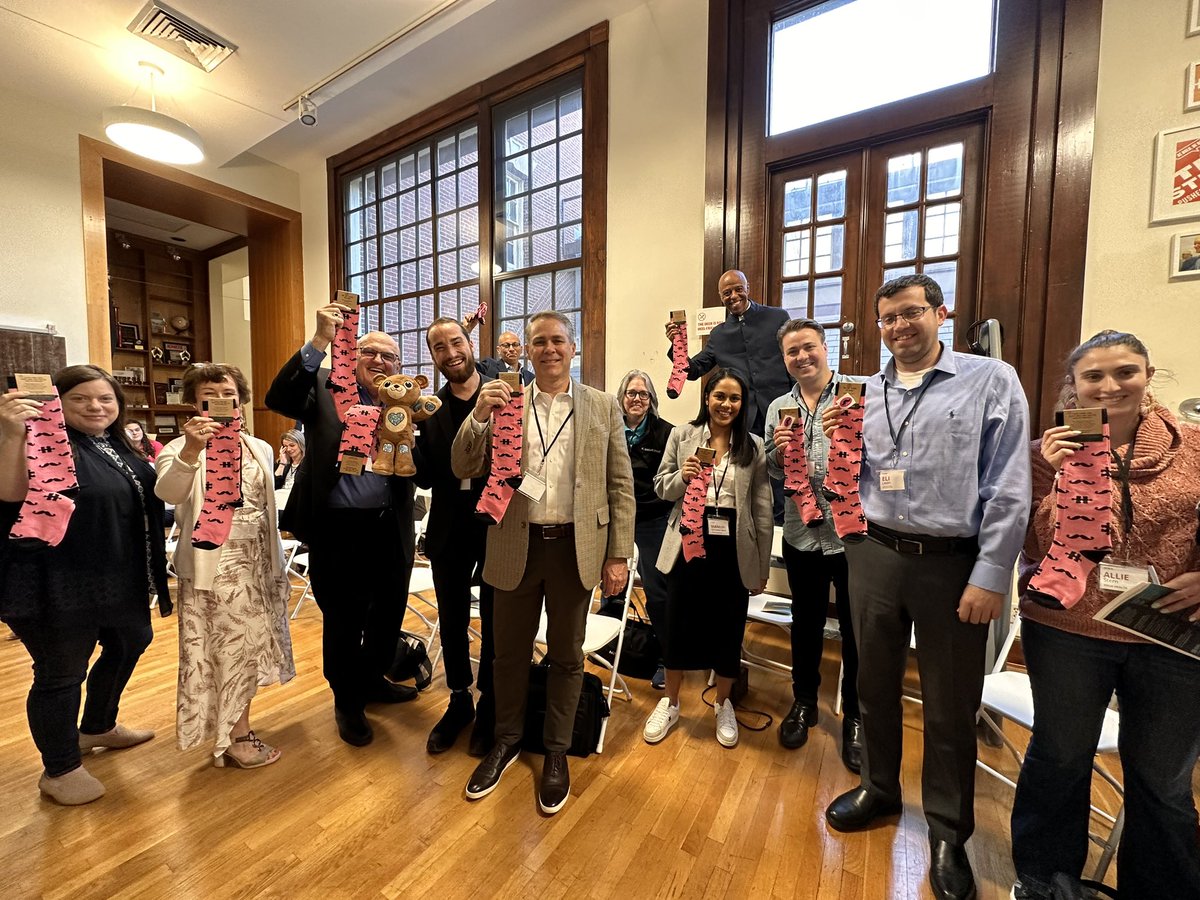 Gil_Bashe's tweet photo. Welcome #ConversationsinHealth #Boston edition to the #pinksocks tribe! Health and #Kindness go hand-in-hand!
Thanks to @smallarmyjeff and @ritters90 of @FINNPartners for bringing us together to explore #clinicaltrials diversity. https://t.co/dDeyPl31My