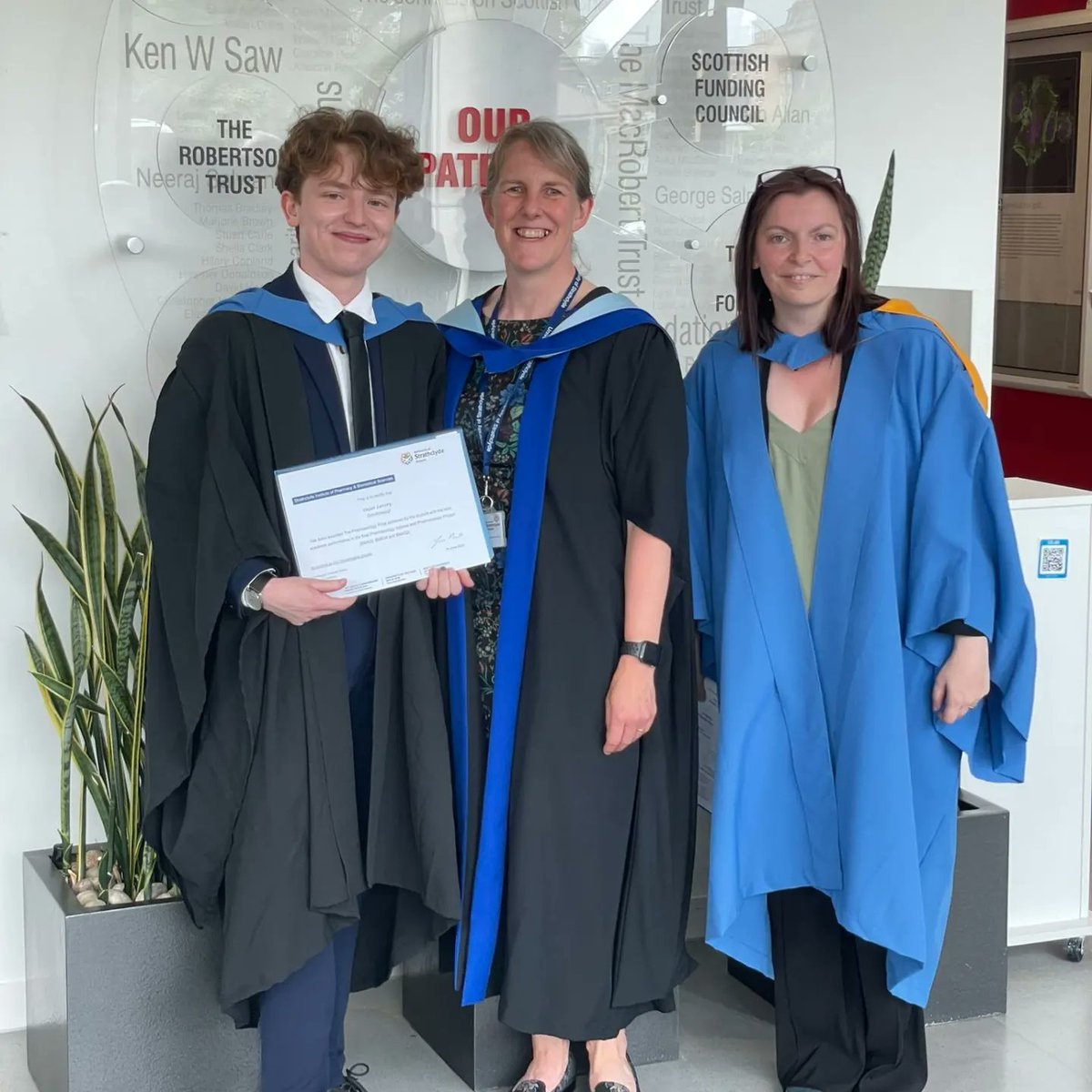 AileenMcEleney's tweet image. So proud! Our grandson Oscar, graduating today from University of Strathclyde. First Class Hons in Immunology and Pharmacology. Well done son 👨🎓#grad23 #strathscience #success #pride #family #ourboy #Congratulations #UniversityofStrathclyde #alumnus