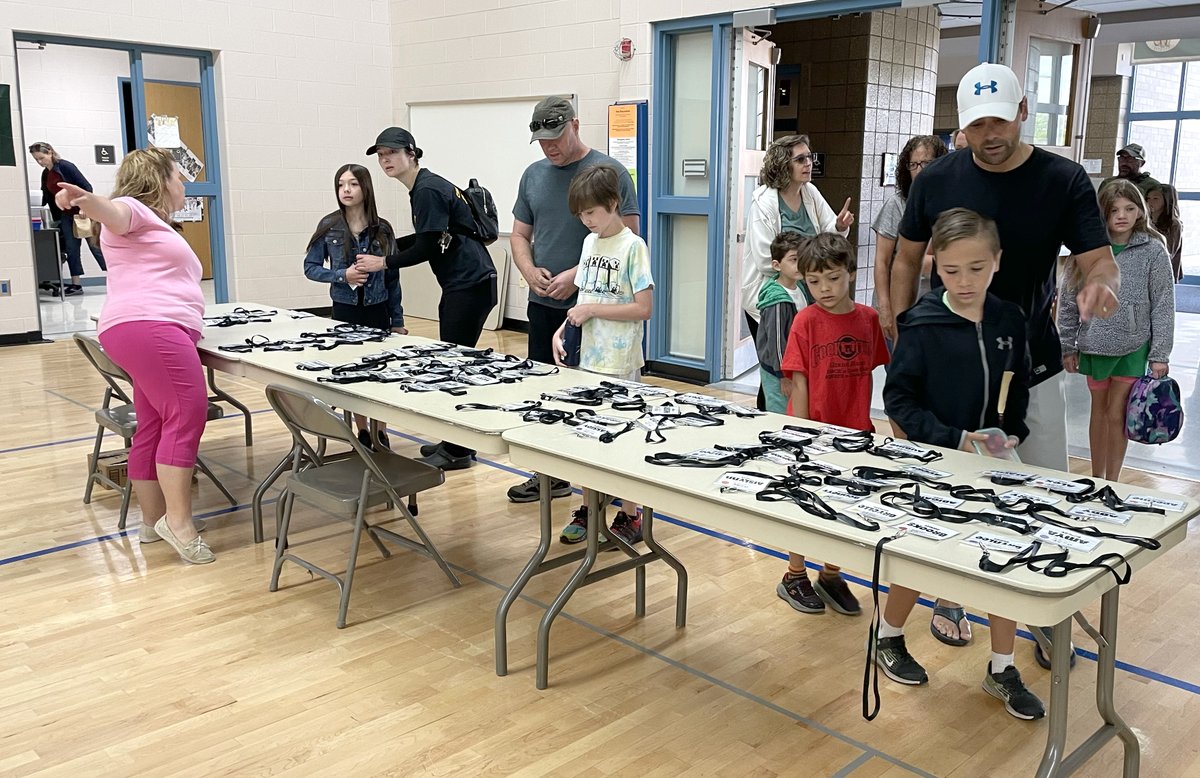 GBCSBobcats's tweet photo. GB's talented art and music teachers welcomed over 120 elementary students from all over the district to Mason Elementary to begin an elementary Summer Arts Camp! They will be exploring visual/performing arts over the next 2 weeks! #creativity #WeAreGB #elementaryarts https://t.co/2pMEMP0gwc