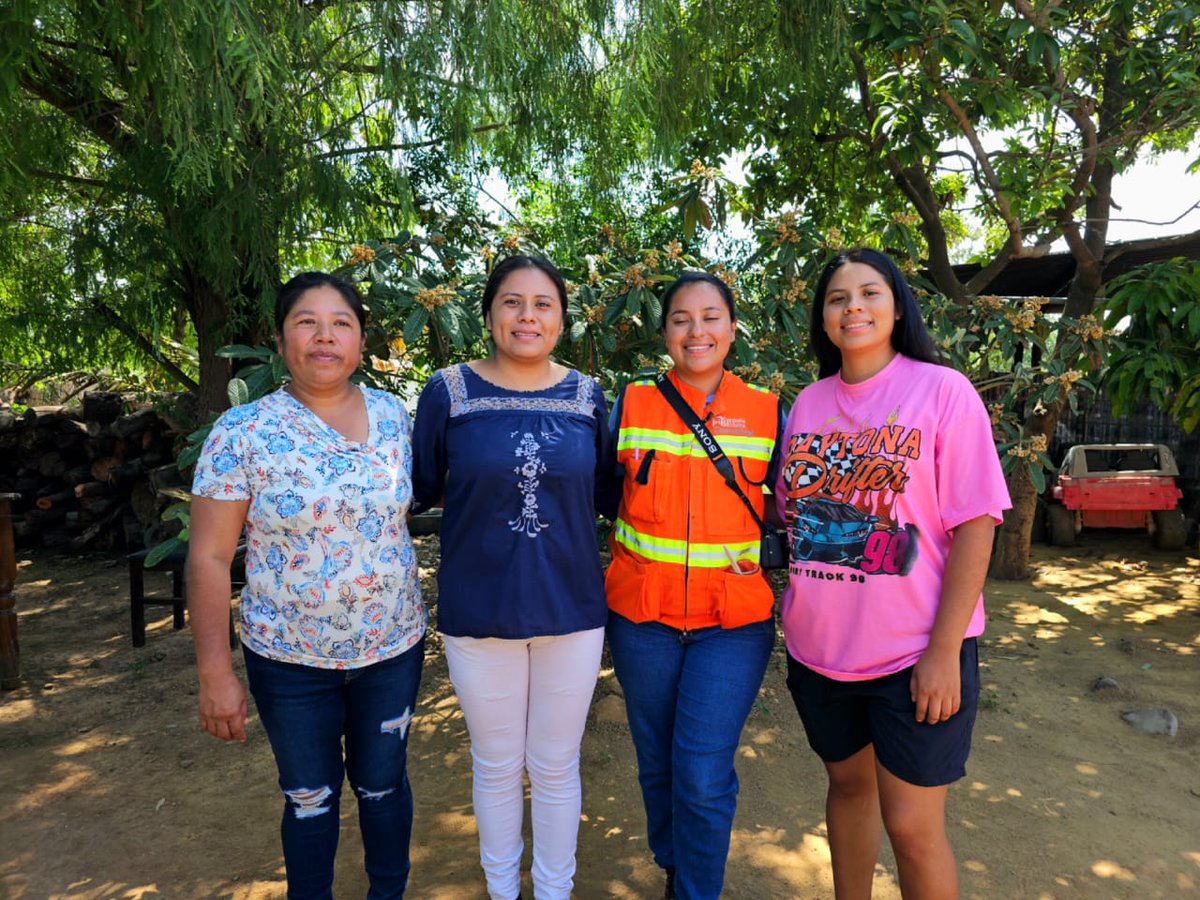 laverdaddeoax's tweet photo. Becas Cuzcatlán, colaborando en la educación de los jóvenes de San José del Progreso

Hay más de 143 becarios al momento inscritos en el programa Becas Cuzcatlán, en la que la Compañía @MineraCuzcatlan apoya con recursos económicos que van desde los 1,200 a 1,700 pesos mensuales https://t.co/k79oZqeCzD
