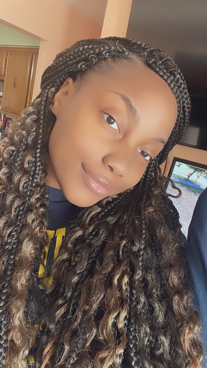 AleaNicoleee's tweet photo. braid era we back 💙😘 https://t.co/1eTGq7XhNd