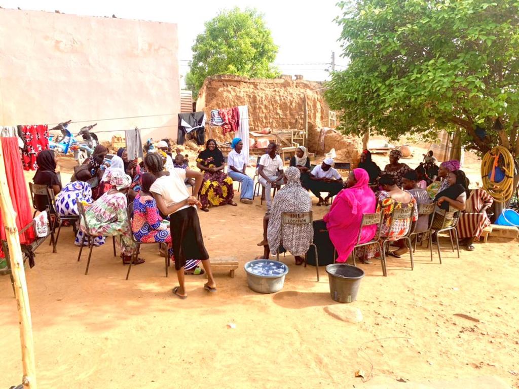 tambadouabouba4's tweet photo. Le 20/06/2023, s'est tenue à Kayes Plateau une causerie éducative sur les infections sexuellement transmissibles par les membres du réseau des jeunes ambassadeurs de Kayes.
#RJA_SR/PF-KAYES
#MOMENTUM-01 https://t.co/AM67B8E789