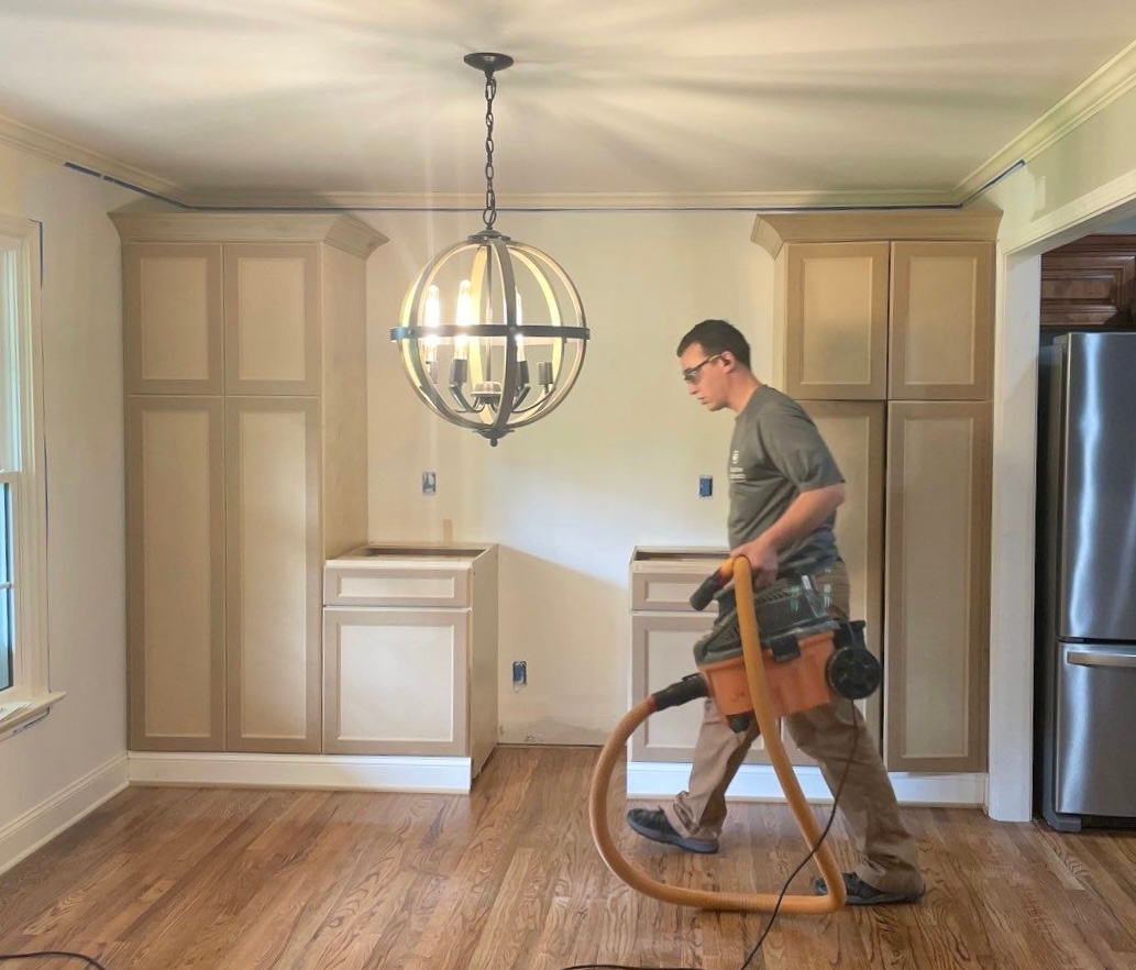 CCFFcompany's tweet photo. Home renovations will always be messy, there's just no way around it. One thing about our team is we clean up the mess before we walk out your doorππΌ
#wetbar #homebar #homereno #homeremodel #kitchengoals #livingroom #custombookcase #bookcase #butlerspantry #kitchenremodel https://t.co/FIxJmEIGC4
