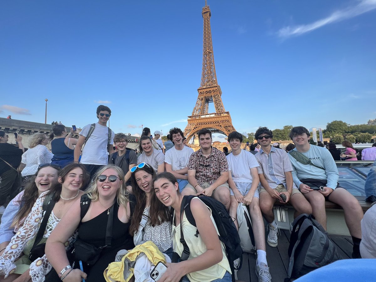 WarriorsBEyond's tweet photo. Palace of Versailles! Eiffel Tower! Boat cruise down the Seine! The smiles say it all! #BestDayEver https://t.co/Qpo9njH7rN