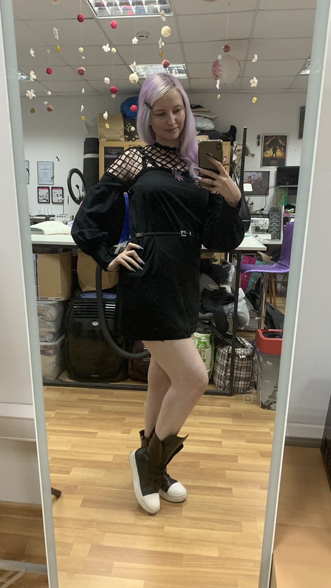 Вечерние моды. Тот момент, когда на работу пришла красивая, а переодеться есть только шмотка мужа 😆😆😆 гопник-стайл вошел в чат)