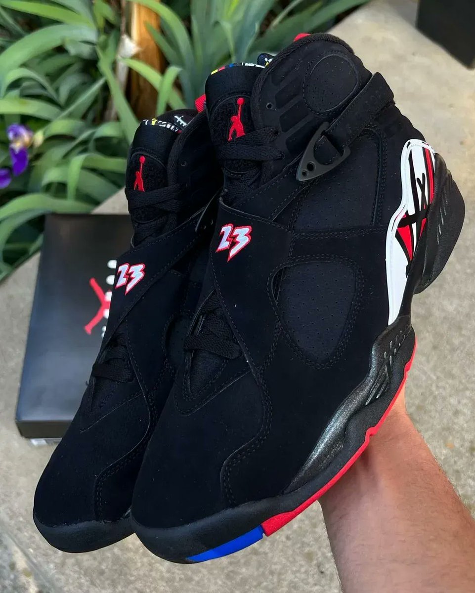 In Hand Look at the 2023 Air Jordan 8 Retro 'Playoffs' 🌹 bit.ly/3fxD1xf