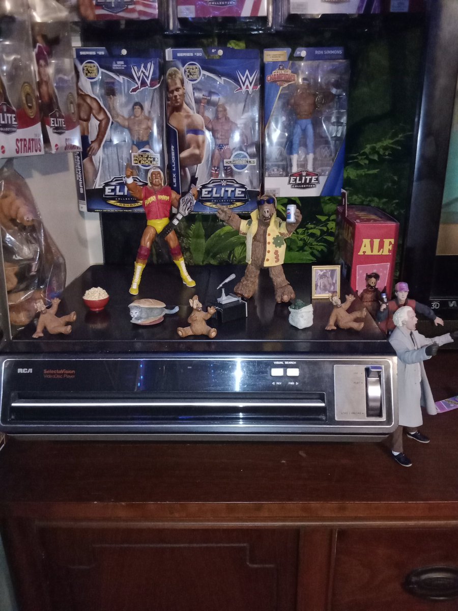 PittsburghPug86's tweet photo. Did I buy a RCA SelectaVision VideoDisc player this past weekend? Yes, yes I did. 😂
Came with 20 movies and only paid $15 for the set. Was not leaving that yard sale without it. Still works.
Another piece from the 80s into my collection.
#nostalgia #videodisc #SelectaVision https://t.co/eZgCwS6yum
