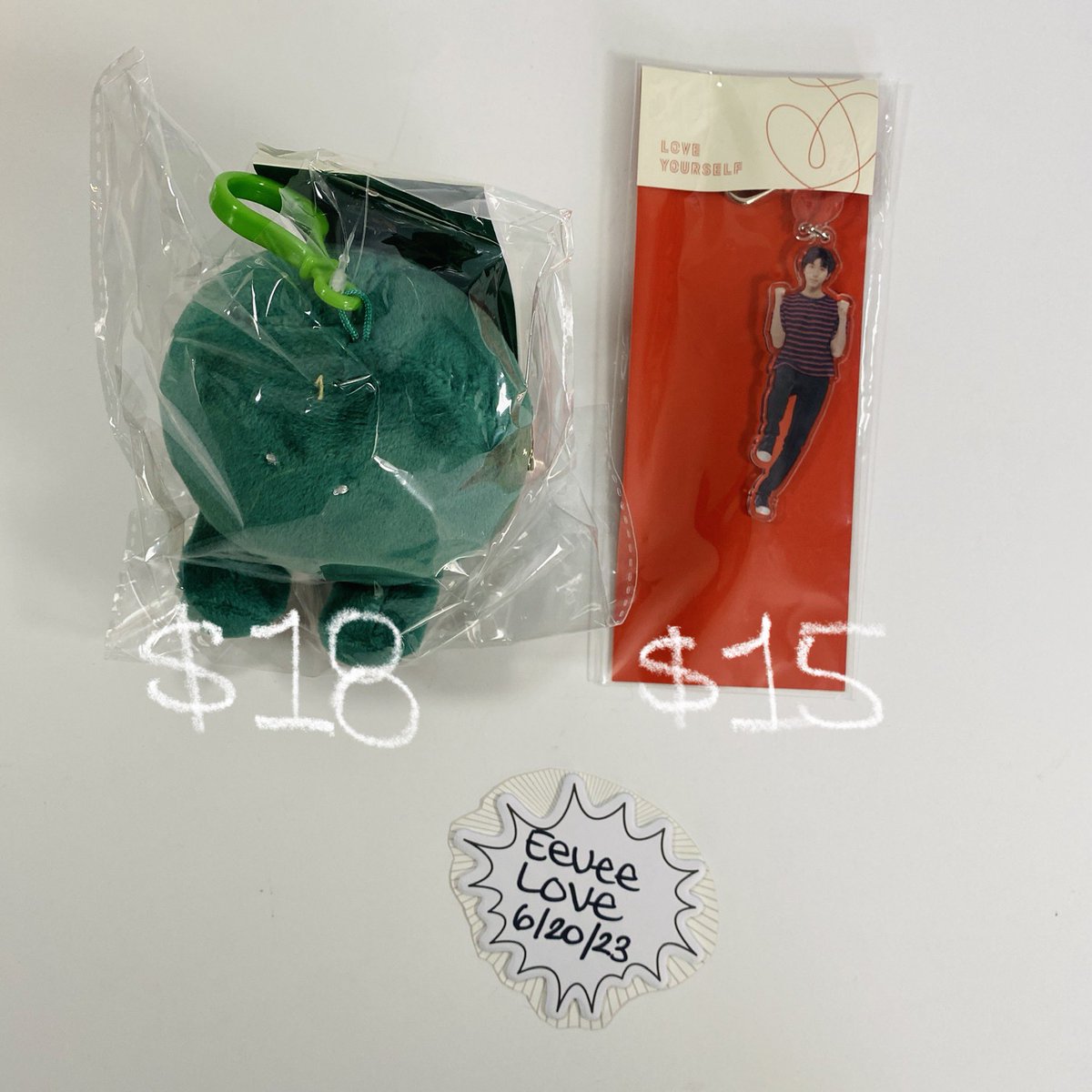 eeveelovesbts's tweet photo. WTS BTS OFFICIAL MERCH:

•official and mint condition 
•pay pal zelle Venmo
•usa based world wide shipping available 

Dm me if you have a questions ! https://t.co/1grxFdWj6D