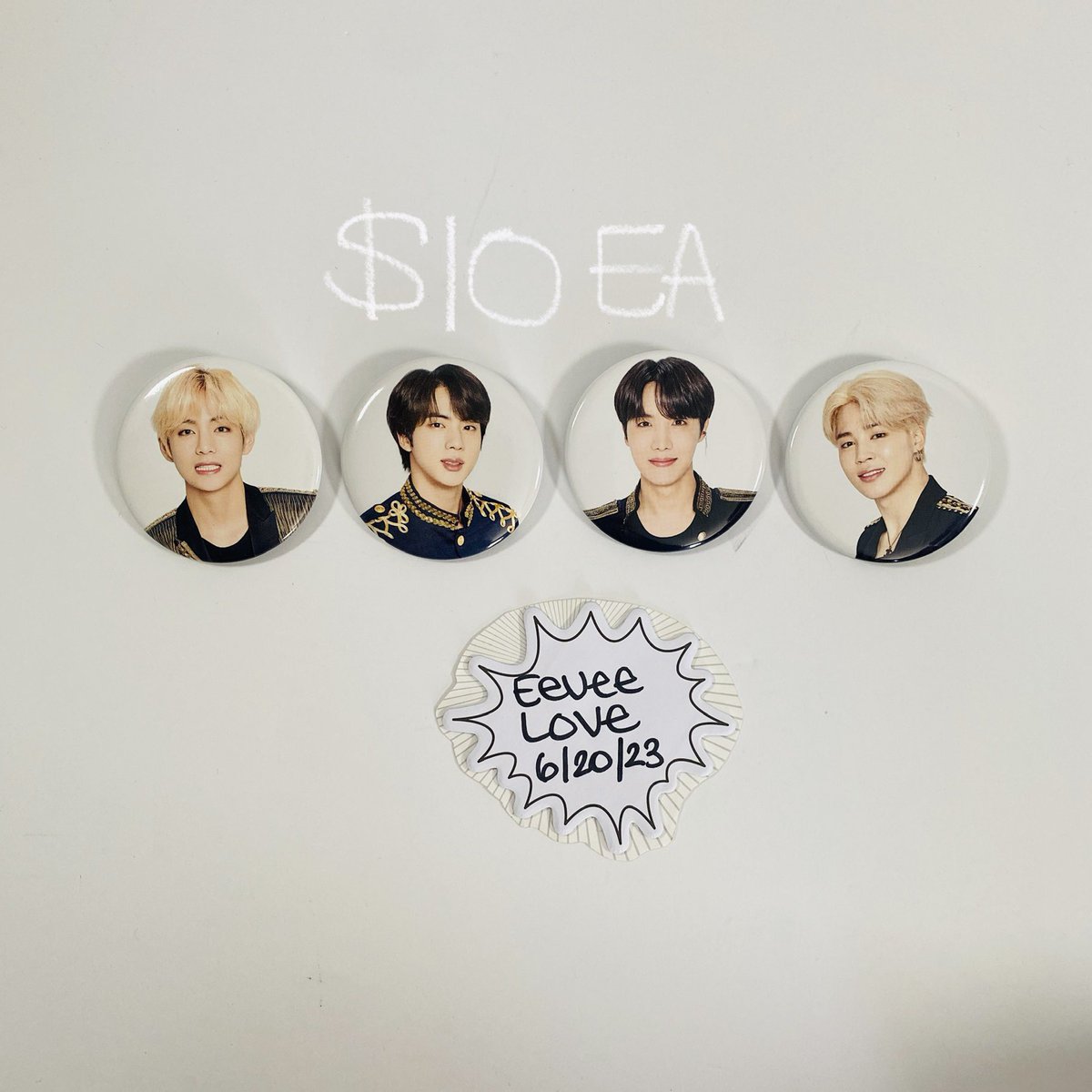 eeveelovesbts's tweet photo. WTS BTS OFFICIAL MERCH:

BUY TWO GET ONE FREE! 

•official and mint condition 
•pay pal zelle Venmo
•usa based world wide shipping available 

Dm me if you have a questions ! https://t.co/cDEcKfjCsr
