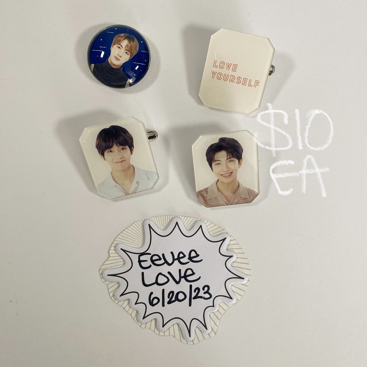 eeveelovesbts's tweet photo. WTS BTS OFFICIAL MERCH:

BUY TWO GET ONE FREE! 

•official and mint condition 
•pay pal zelle Venmo
•usa based world wide shipping available 

Dm me if you have a questions ! https://t.co/cDEcKfjCsr