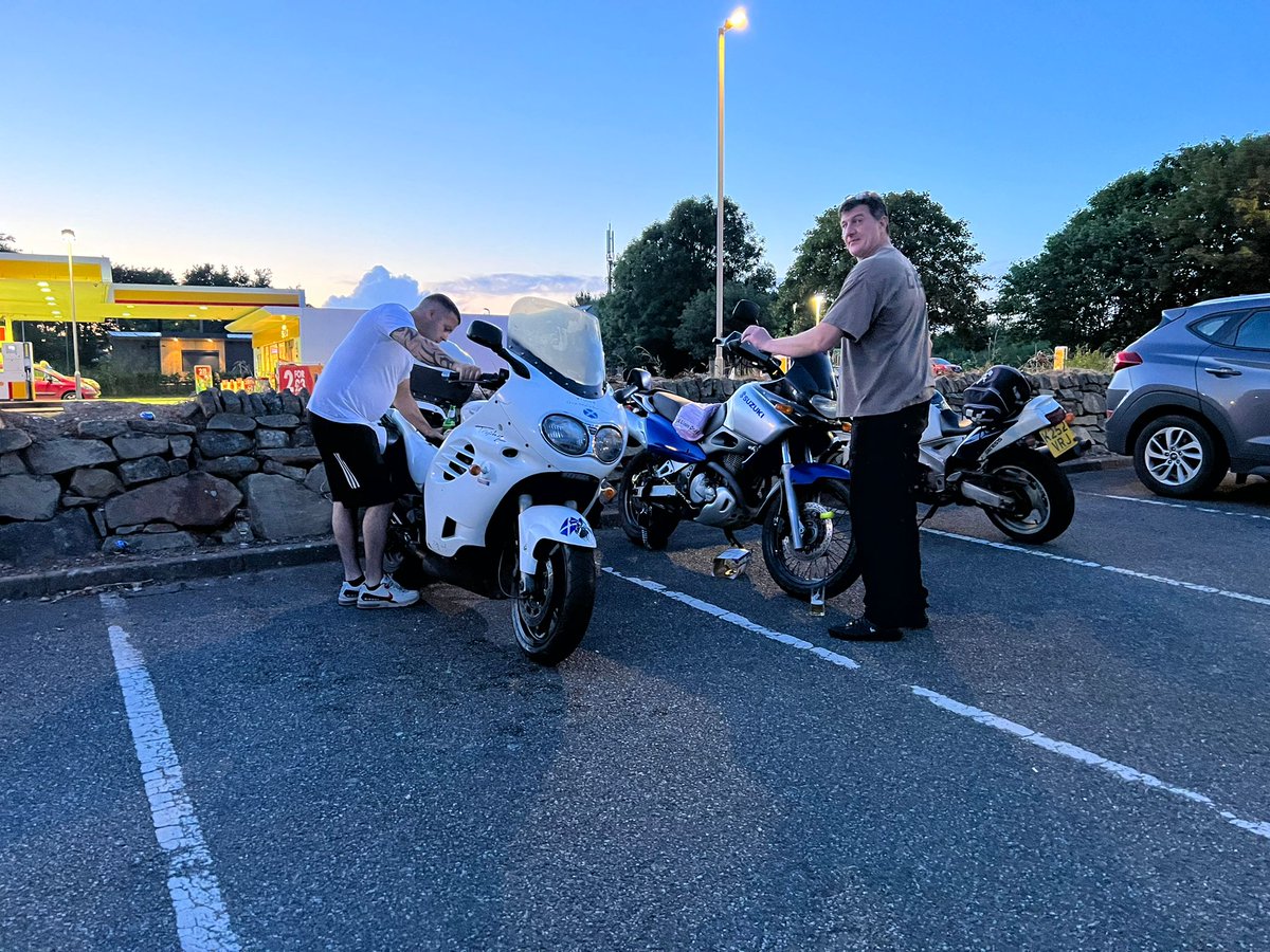 10.10pm. Plenty of time to fix it for the 4.00am start :D

Remember you can donate here: fundraise.cancerresearchuk.org/unite/longest-…
#LDC