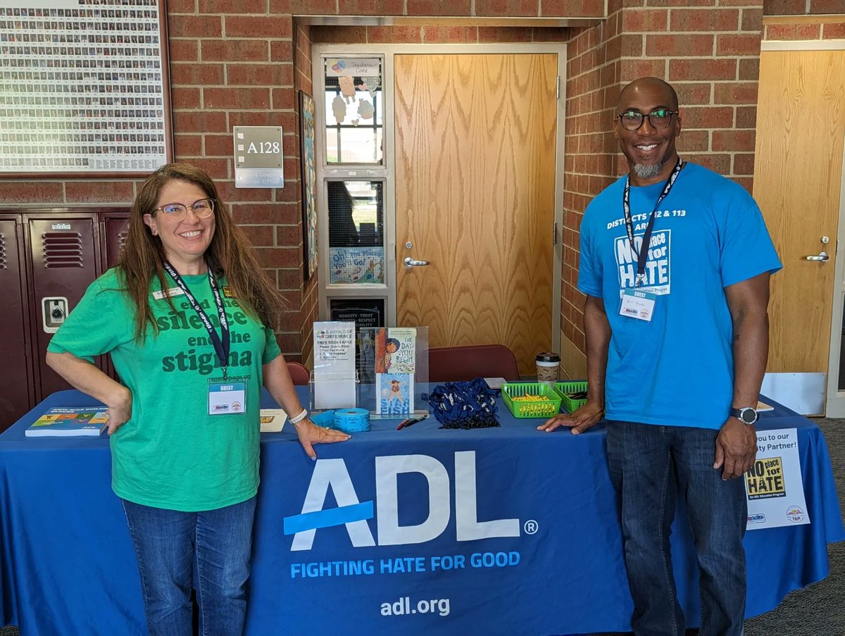 Having a great time getting to know other orginizations this week at @AndersonsBkshp LITapaloza.
I'm with my new friend from @ADLMidwest #NoPlaceForHate 
#MentalHealthIsHealth
