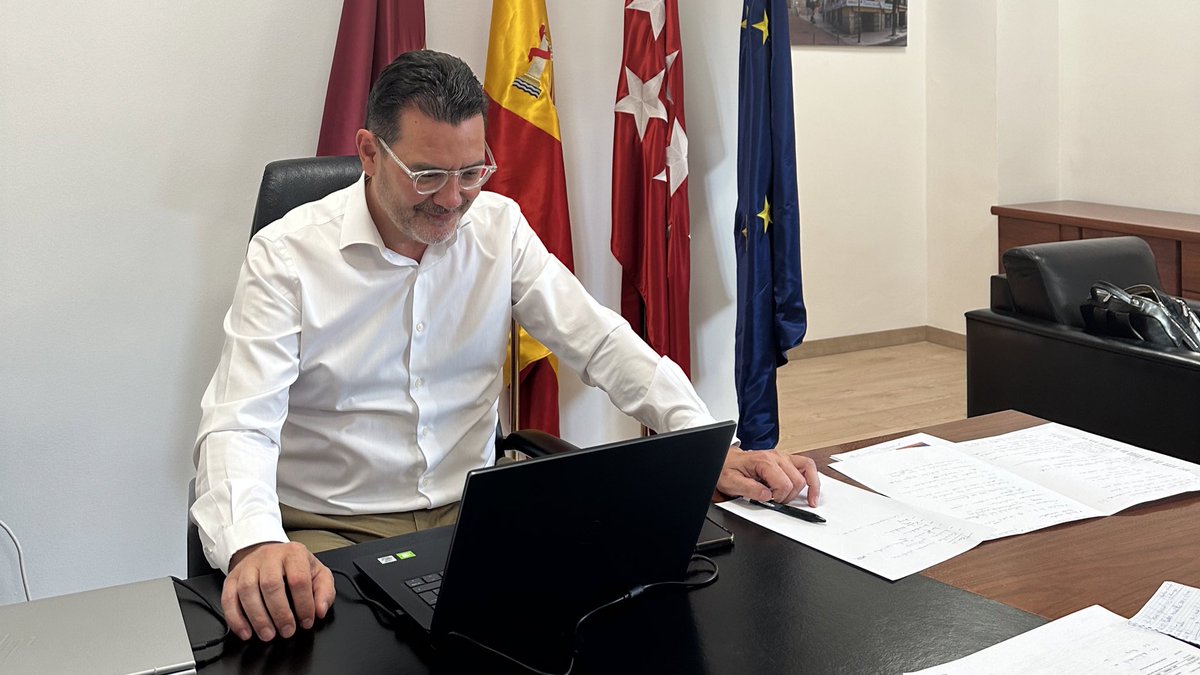 Carlos González tweet media