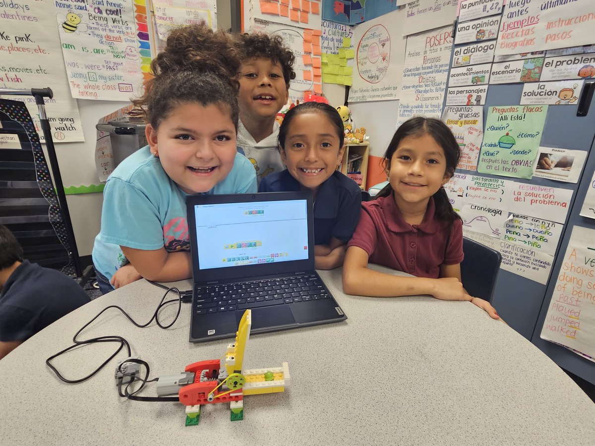 MsSandtotheoval's tweet photo. Oh snap! We got some action today😯 @ajbushelem @BushScience #STEMlearning #BobcatsStillLearning https://t.co/XiPPQ2MJs4