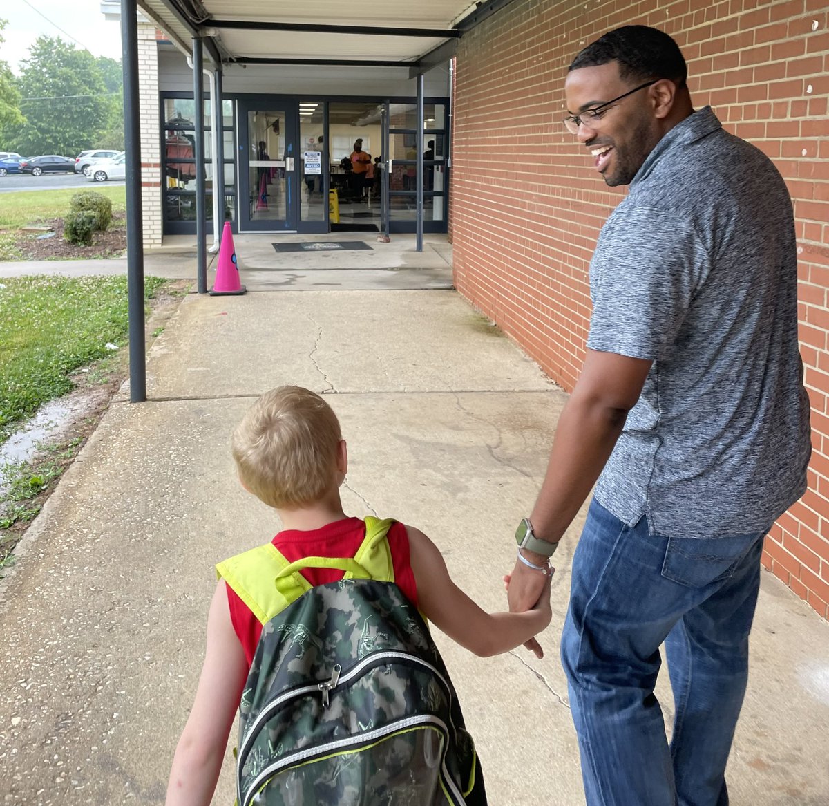 carlammurray's tweet photo. We had another great day at K-3 reading camp! Who wouldn’t want to be greeted with a smile and welcome like this!! ❤️@HendersonShane #OneChatham #ccsreadandgrow https://t.co/aSt25I4RXK