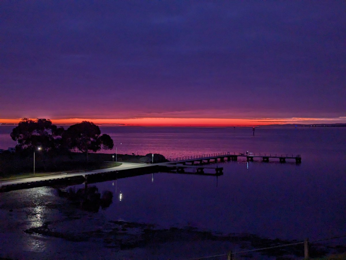 KarenDwyer12's tweet photo. π₯Ά morning, amazing sky. #Geelong #CorioBay https://t.co/UKLRI0V4T8