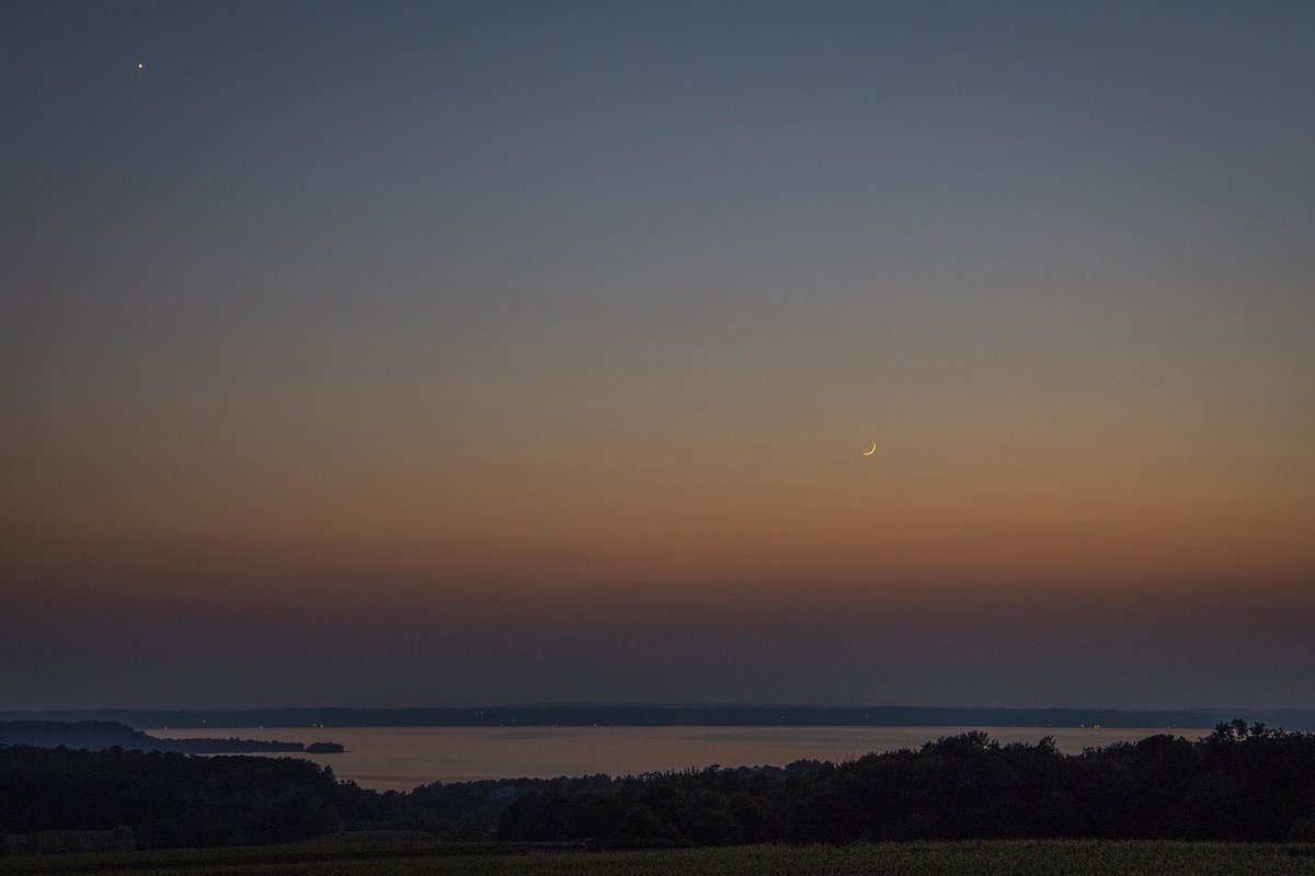 Venus, Waxing Crescent (3.4%), Wineries
Looking over the West Arm of Grand Traverse Bay
Old Mission Peninsula, Michigan

#puremichigan #grandtraverse #grandtraversebay #grandtraversecounty #oldmissionpeninsula #oldmission #traversecity #traversecitymichigan #waxingcrescent #luna