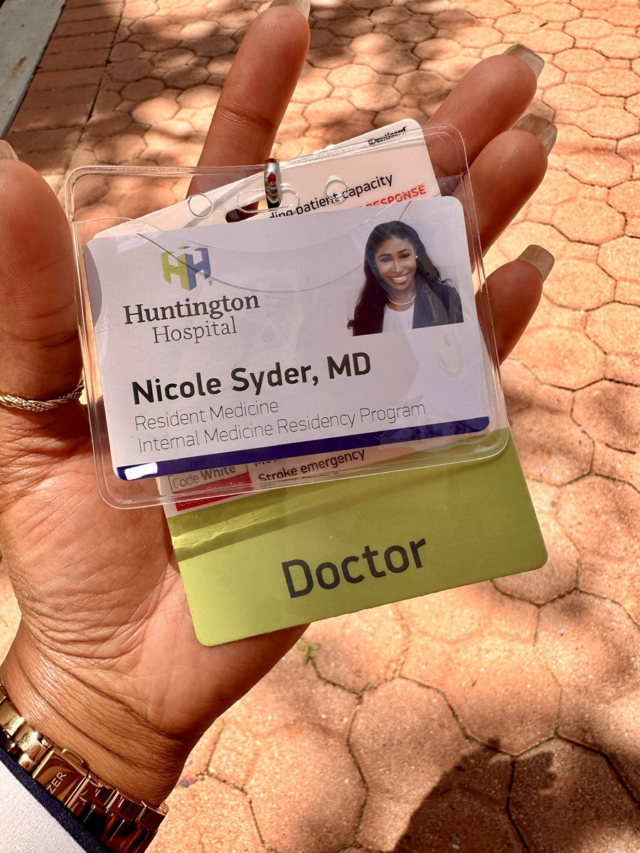 It’s been a looooooooong time coming. Can’t believe it’s finally here! Dr. Syder is in the building. First day, let’s go!!! 🎉