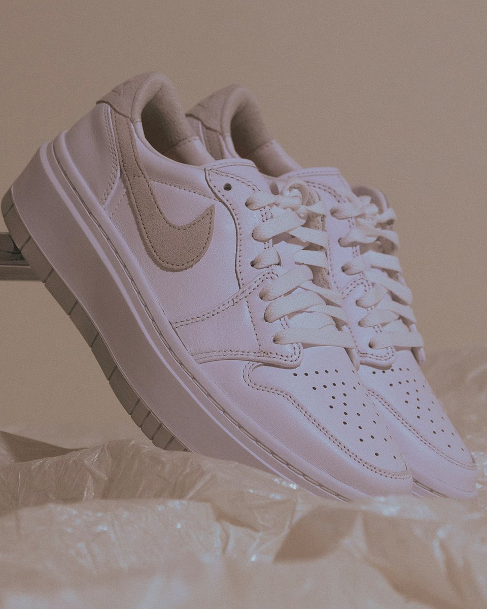topsnbottomsusa's tweet photo. Step up your sneaker game with the Air Jordan 1 Elevate Low Neutral Grey.👟
Don't miss out on this must-have pair! Shop now and step into a new level of sneaker game. 💯
#AirJordan1 #ElevateLow #NeutralGrey #SneakerGame #Sneakerheads #ElevateYourStyle #topsandbottoms https://t.co/dFSsCLpe2z