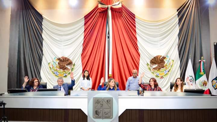 NASonoraMx's tweet photo. La bancada turquesa presentó una iniciativa con el fin de preservar la tradición del #Bacanora, bebida #sonorense con más de 300 años haciendo historia. 
@BettyCotaPonce @FerminTrujilloF https://t.co/MjsMMRCLEU