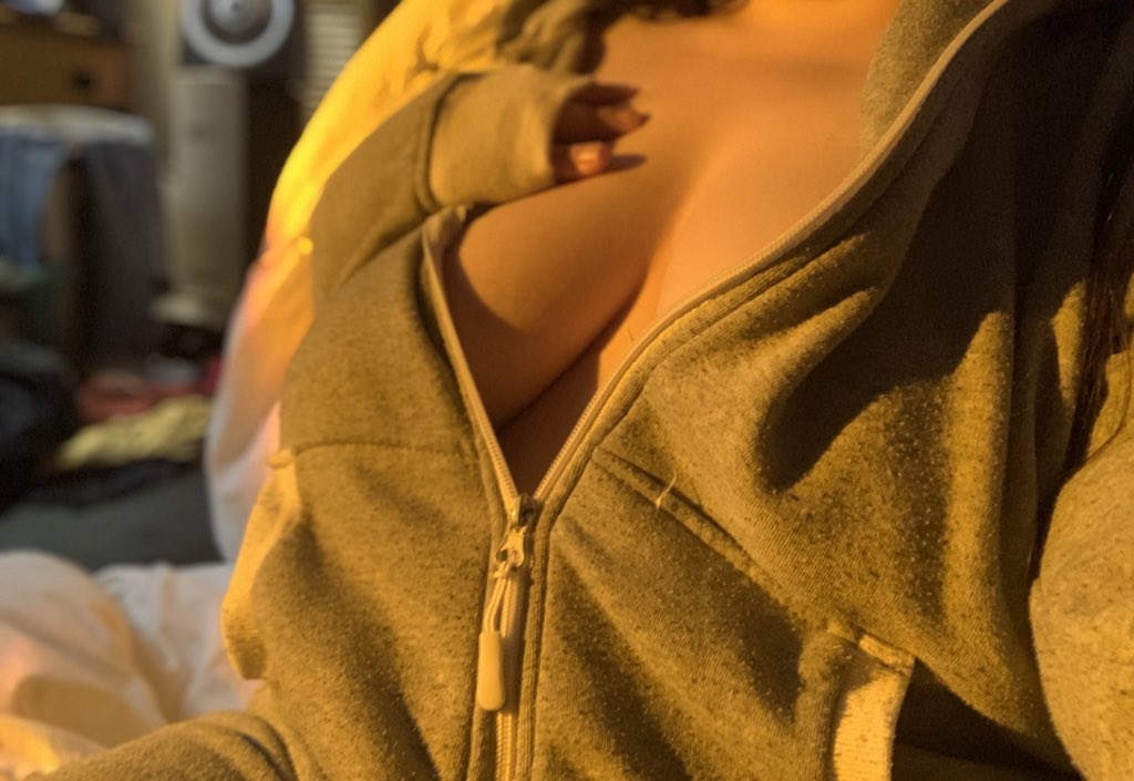 taffyuwu's tweet photo. how do you like my onesie? sneak peak at a custom shoot ❤️

sub for more jammie pics n customs 
https://t.co/9ZVEZVNw0l

#onlyfans #freetrial #bigtits #ContentCreator #jammies
#nsfwt #newbie https://t.co/URUrvuCWz6