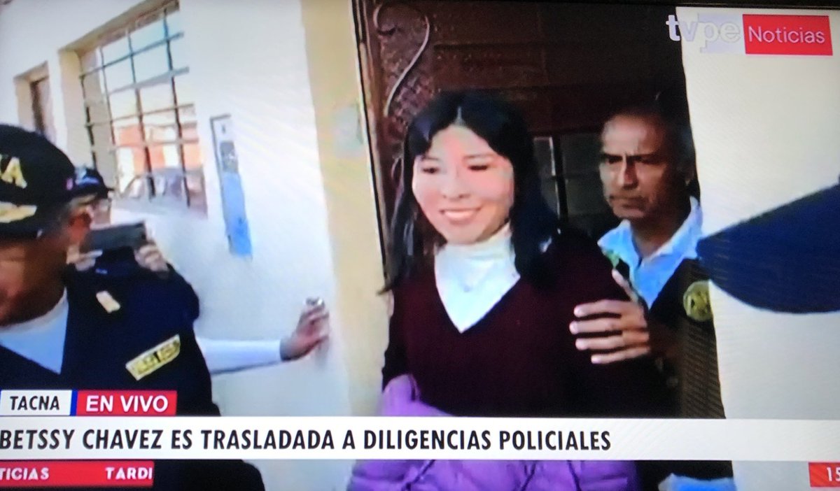 Liberfach0's tweet photo. 🚨⚠️ | AHORA: ¡CAYÓ BETSSY CHÁVEZ!, La Policía Nacional del Perú, capturó a Betssy Chávez, luego de la orden del poder judicial de aplicarle prisión preventiva por 18 meses, por organizar el golpe de estado de Pedro Castillo. ¿Que opinas de ésta excelente noticia? https://t.co/o6oRcYsuXi