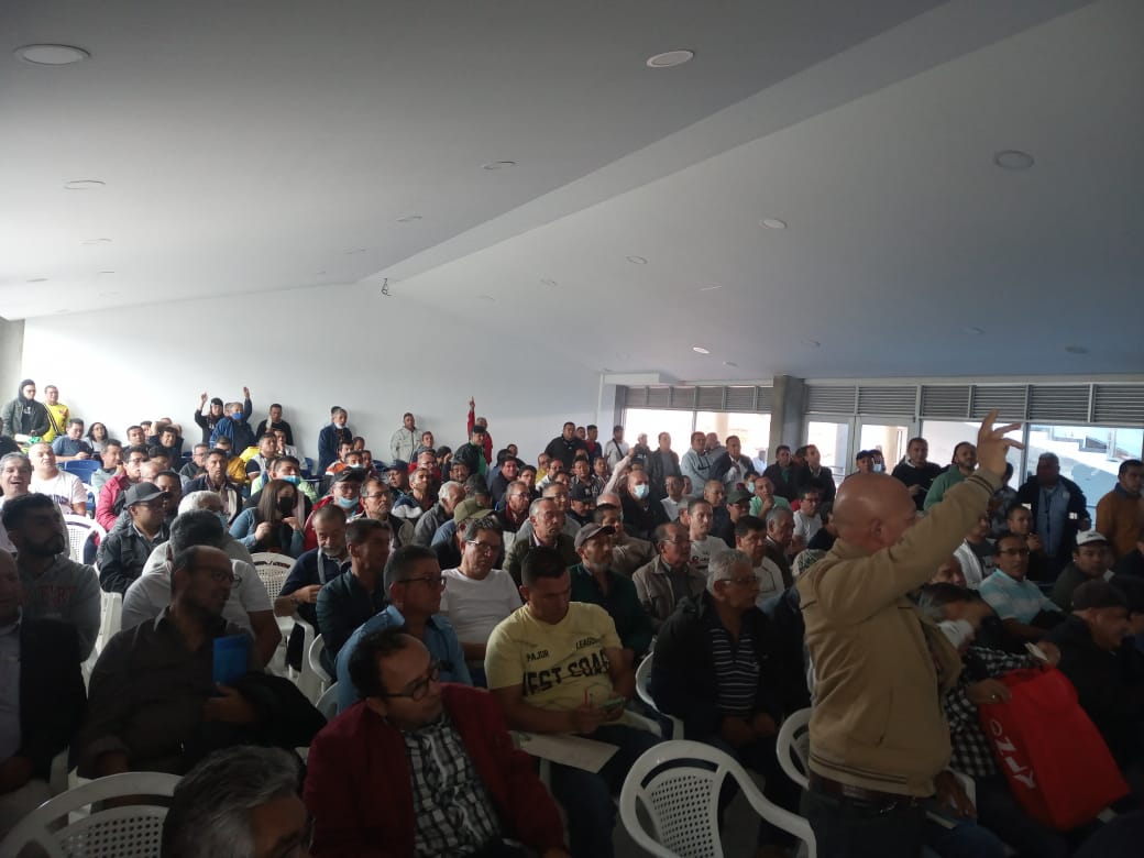 SectorMovilidad's tweet image. 😃Junto a @TaxExpressCol desarrollamos el taller de fatiga y sueño en la movilidad para las y los taxistas de la ciudad. 👌

Este trabajo fortalece 💪la calidad del servicio que presta el gremio a todos los bogotanos.🗣️

#SíVoyEnTaxi