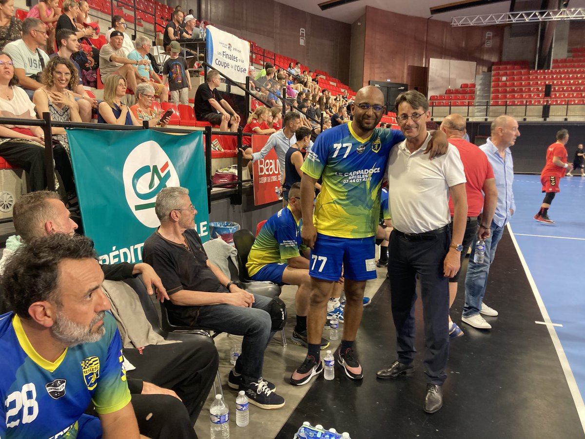 ARDSHF's tweet photo. Merci au Bouc #handball de Beauvais pour son invitation au match des légendes en levée de rideau de la coupe de l´Oise.
Un plaisir et un honneur d’avoir pu participer et porter les couleurs de la commission sport de la @licra au cœur du palais omnisports de Beauvais #elispace https://t.co/qCpKGbhAHW